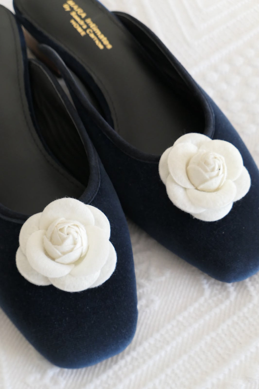Mules Camelia de Gamuza Azul Marino con Taco