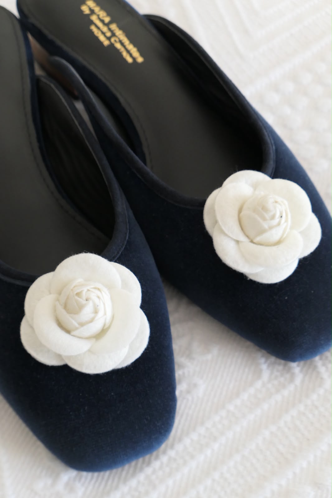Mules Camelia de Gamuza Azul Marino con Taco