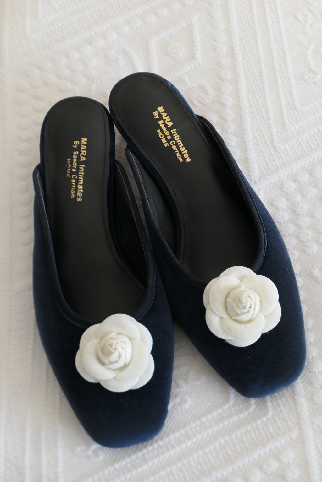 Mules Camelia de Gamuza Azul Marino con Taco