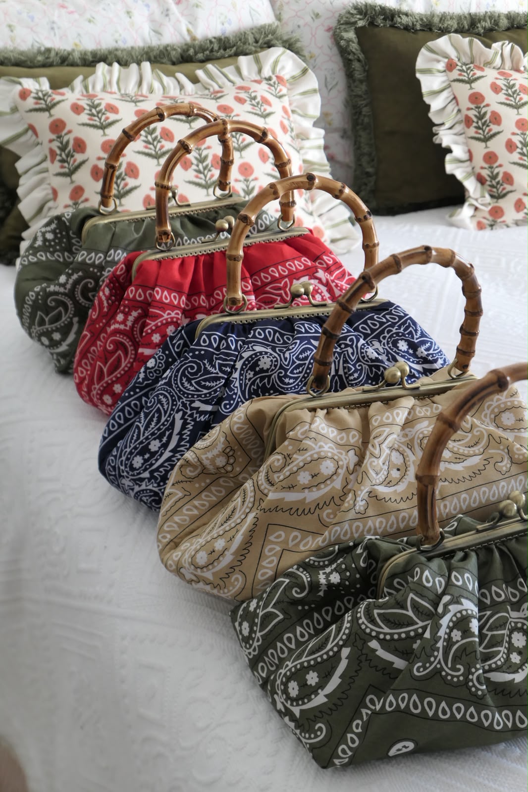 Bolso tipo Pouch Paisleys