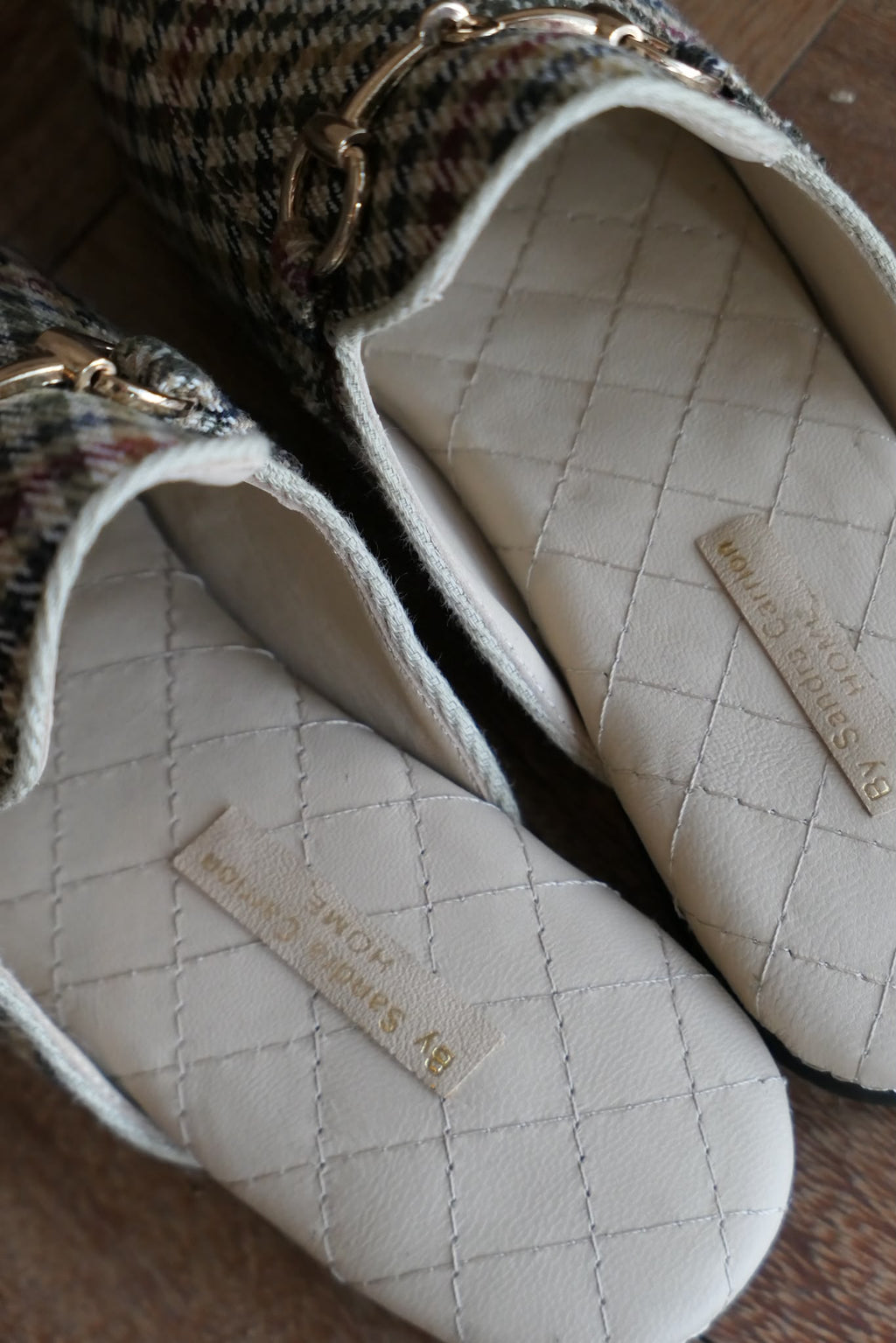 Mules de Cuadros con Ebilla Dorada