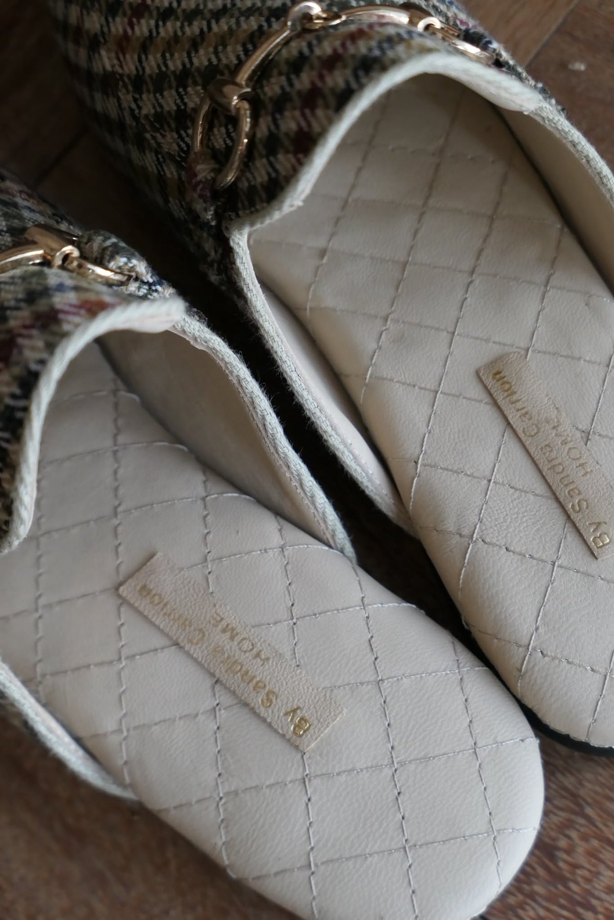 Mules de Cuadros con Ebilla Dorada