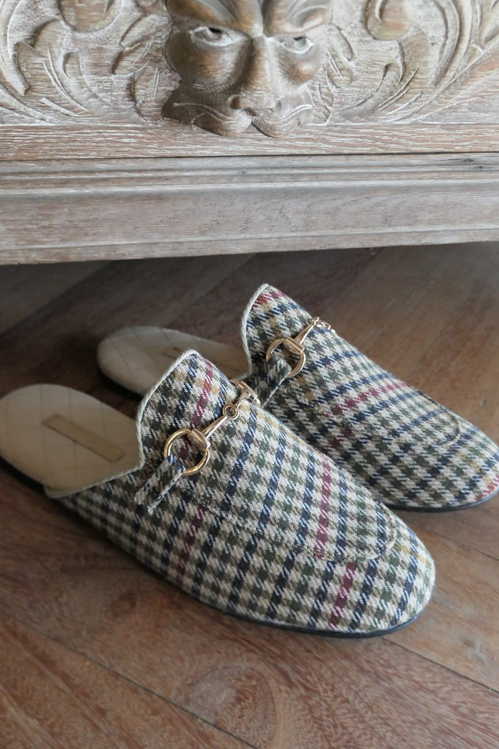 Mules de Cuadros con Ebilla Dorada