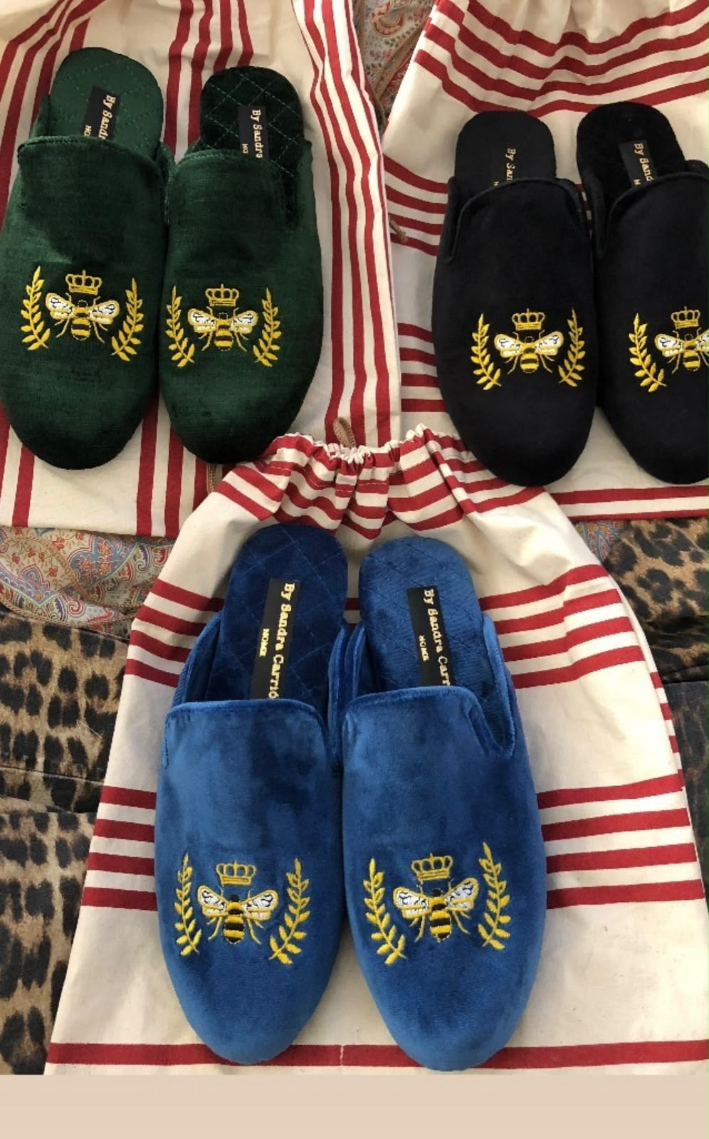 (Pre-Order) Slippers Bees Terciopelo