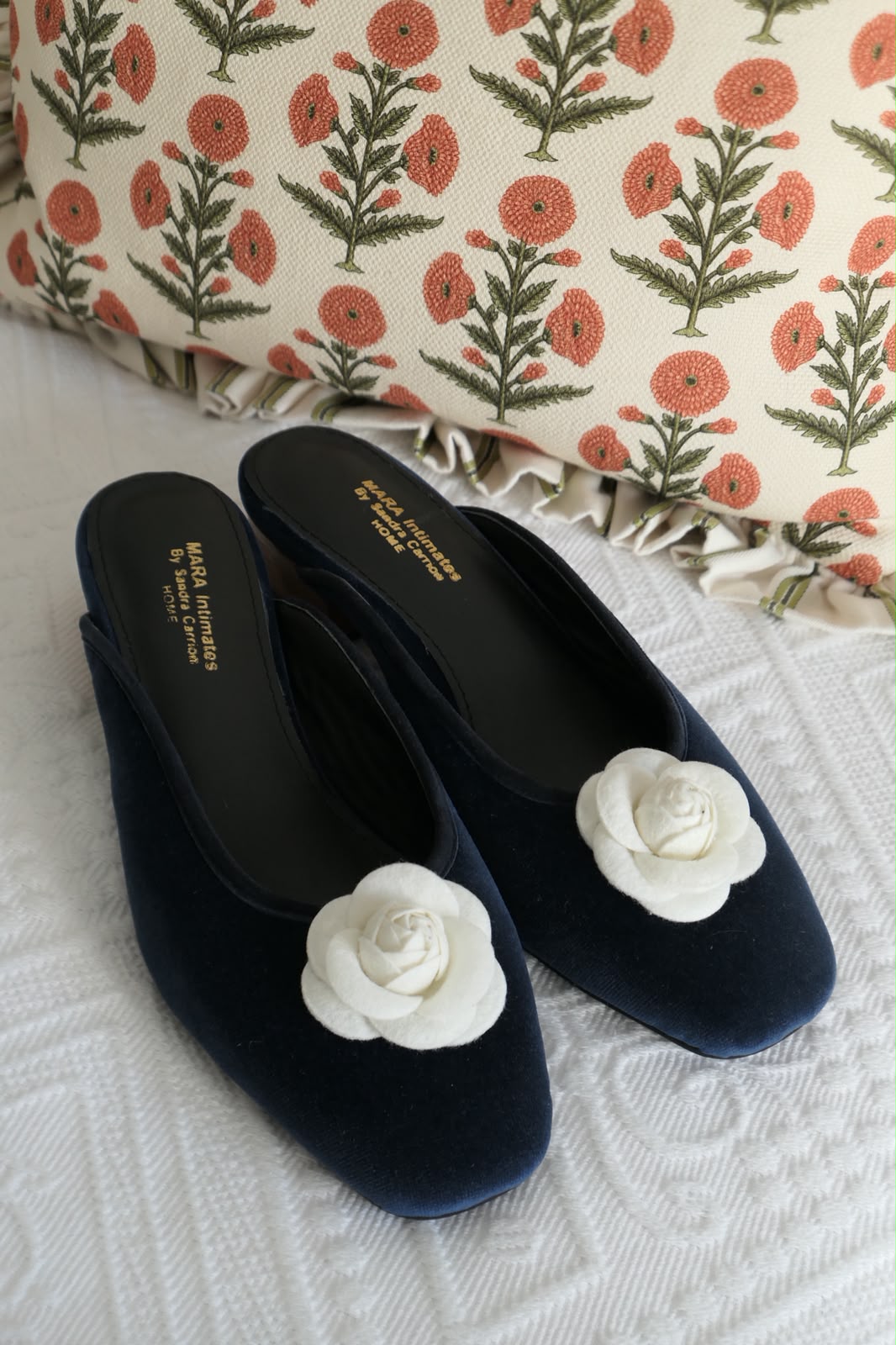 Mules Camelia de Gamuza Azul Marino con Taco
